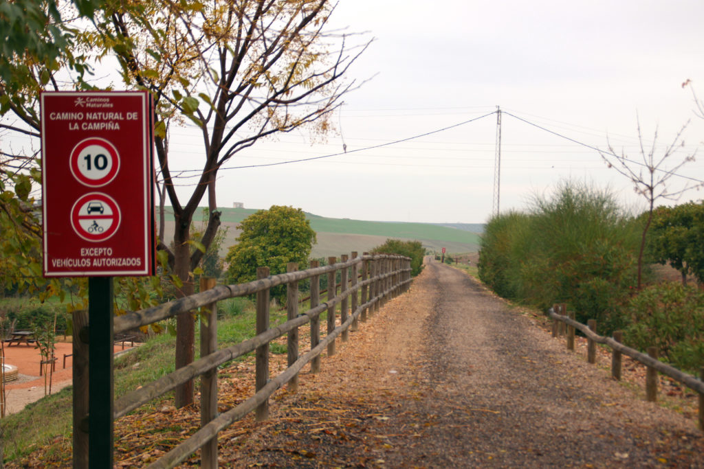 Entrada a la Vía Verde de La Campiña desde Las Pinedas