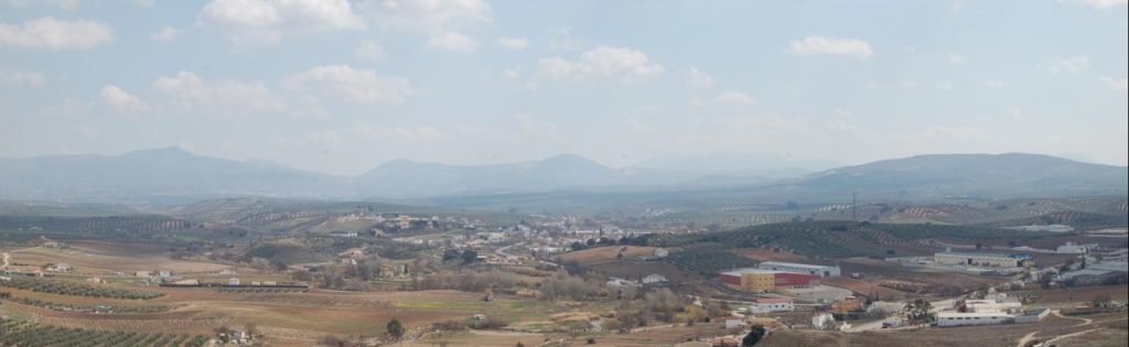 Vista panoramica de las Sierras Subbéticas desde el mirador del Criptopórtico de los Paseíllos