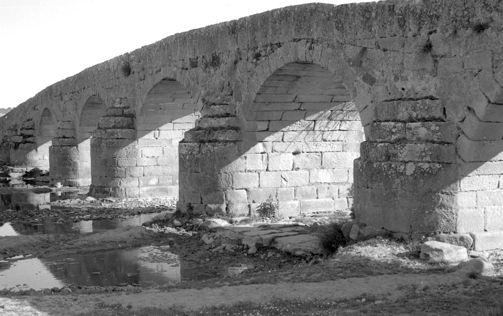 Puente Romano de San Pedro hacia la década de los 70 del s. XX (Archivo Diputación de Córdoba)