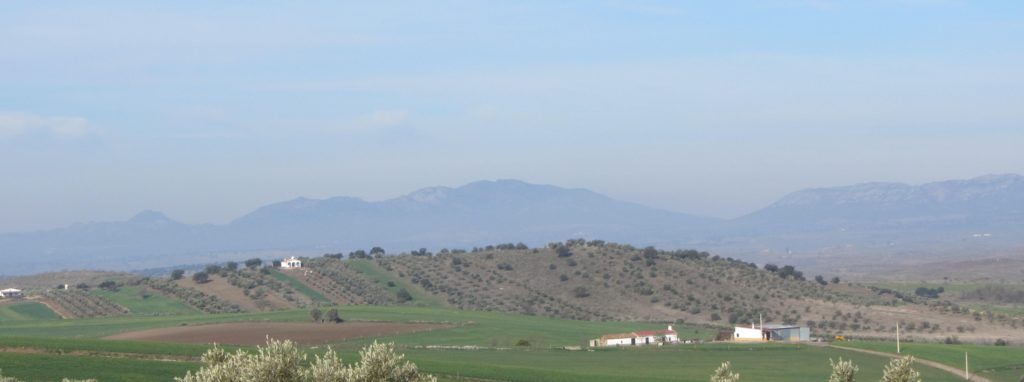 Vista de la Sierra de Cabeza del Buey desde el km 3 de la ruta