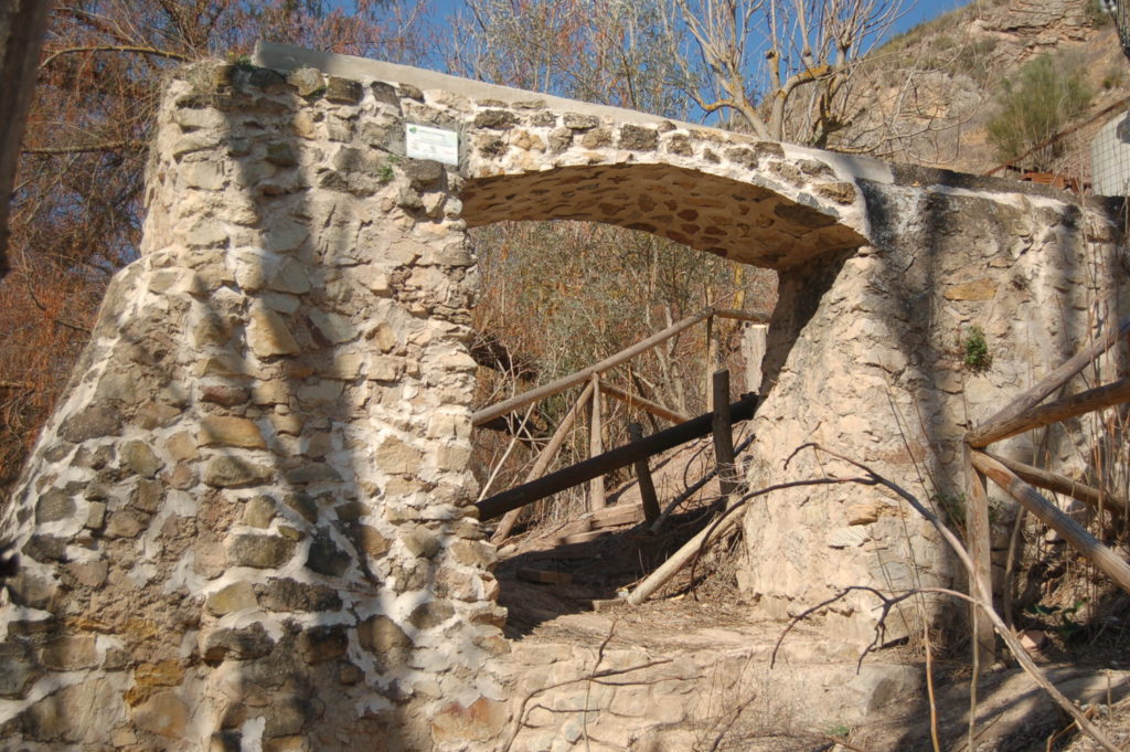 Artesa reconstruida de la Noria de la Huerta de los Cruces